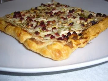 Kikis Flammkuchen-Variation auf Blätterteig - Rezept