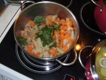 Schweinerippchen mit Möhren-Kohlrabi-Gemüse und Salzkartoffeln - Rezept - Bild Nr. 22