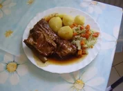 Schweinerippchen mit Möhren-Kohlrabi-Gemüse und Salzkartoffeln - Rezept