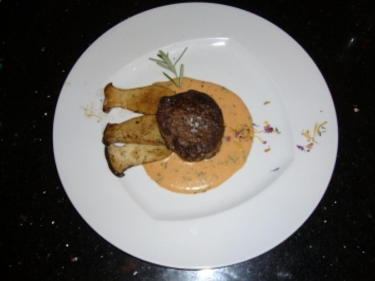 Auerochsenfilet mit Kräuterlingen an Sauce Choron Rezept kochbar.de