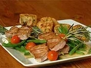 Schweinemedaillons auf Rosmarinspieß, Servietten-Olivenknödel - Rezept - Bild Nr. 9