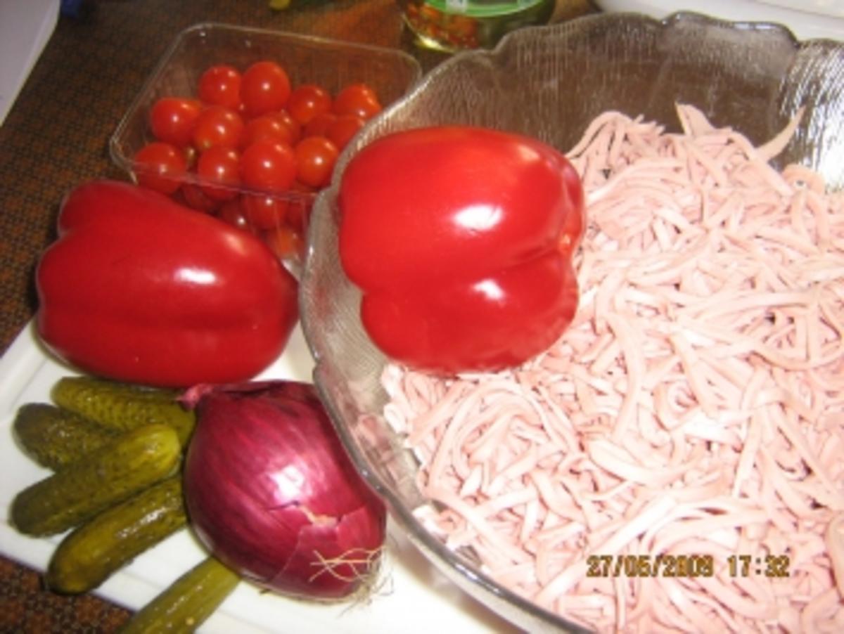 Sommerfrischer Wurstsalat mit Paprika und Tomätchen - Rezept - Bild Nr. 2