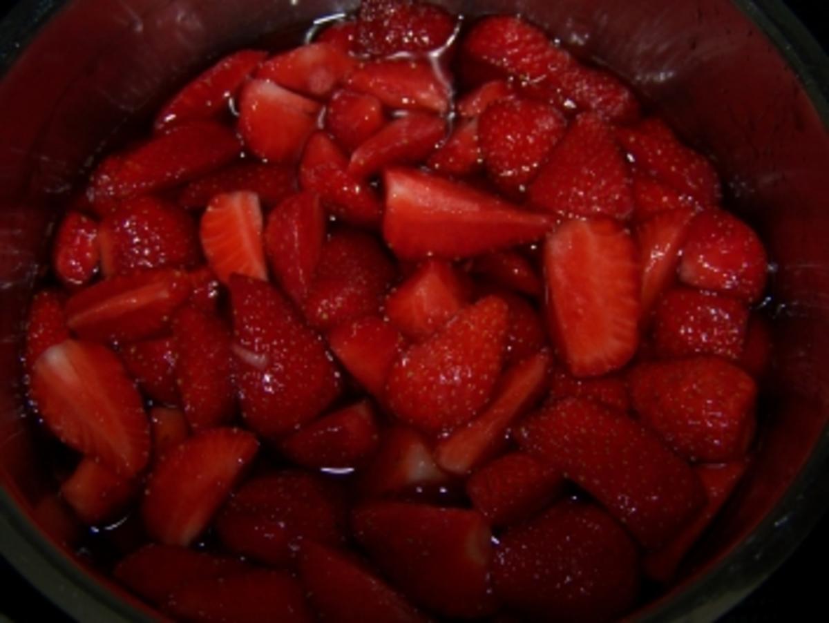Marinierte Erdbeeren mit Sahnesauce - Rezept - Bild Nr. 4