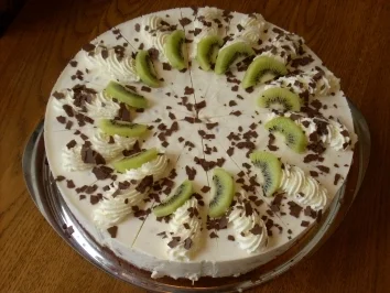 Kiwi-Bananen-Torte mit Buttermilch - Rezept