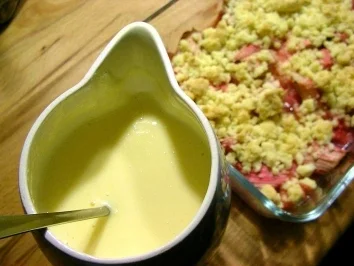 Gerries Rhubarb Crumble with Custard - Rezept - Bild Nr. 4