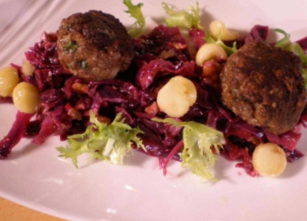 Rotkrautsalat mit Wildfrikadelle - Rezept von Unter Volldampf