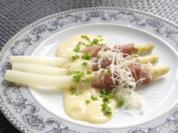 Rezept: Spargel mit Rohschinken dazu Sauce Hollandaise und Meerrettich Spargel mit Rohschinken dazu Sauce Hollandaise und Meerrettich - Rezept