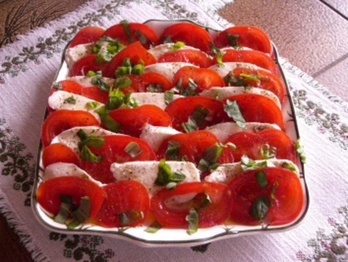 Tomate-Mozarella mit Basilikum - Rezept