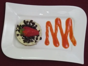 Rezept: Weißes Schokoladenküchlein an fruchtiger Beerensoße Weißes Schokoladenküchlein an fruchtiger Beerensoße - Rezept