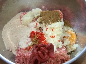 Hack: Bifteki - gefüllt - Rezept - Bild Nr. 3