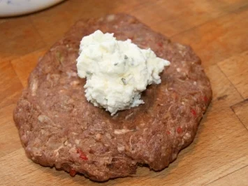 Hack: Bifteki - gefüllt - Rezept - Bild Nr. 5