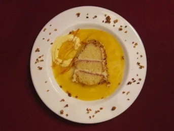 Frankfurter Kranz auf beschwipstem Aprikosenspiegel - Rezept