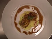 Rehrücken im Kartoffelmantel mit Rahm-Speck-Wirsing - Rezept