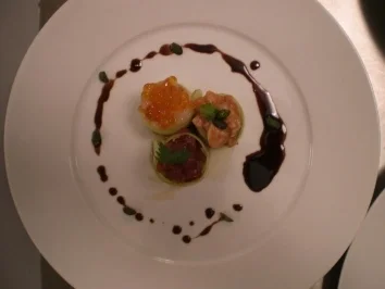 Gurken-Sushi von Tunfisch, Lachs und Jakobsmuschel - Rezept