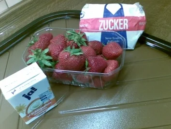 Rezept: Erdbeeren wie sie meine Tochter am Liebsten mag Bild Nr. 2 Erdbeeren wie sie meine Tochter am Liebsten mag - Rezept - Bild Nr. 2