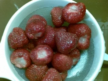 Rezept: Erdbeeren wie sie meine Tochter am Liebsten mag Bild Nr. 3 Erdbeeren wie sie meine Tochter am Liebsten mag - Rezept - Bild Nr. 3