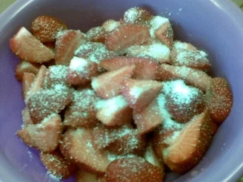 Rezept: Erdbeeren wie sie meine Tochter am Liebsten mag Bild Nr. 4 Erdbeeren wie sie meine Tochter am Liebsten mag - Rezept - Bild Nr. 4