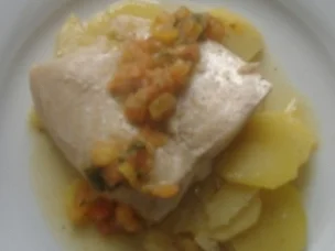 Rezept: Barschfilet gegart auf Kartoffelscheiben Barschfilet gegart auf Kartoffelscheiben - Rezept