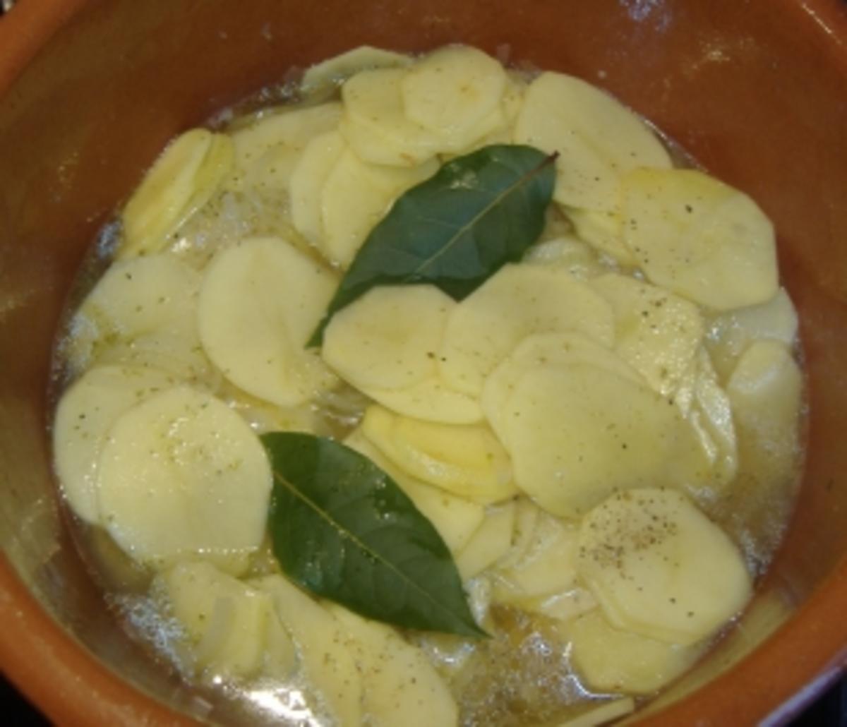 Barschfilet gegart auf Kartoffelscheiben - Rezept