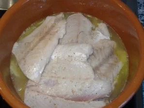 Rezept: Barschfilet gegart auf Kartoffelscheiben Barschfilet gegart auf Kartoffelscheiben - Rezept