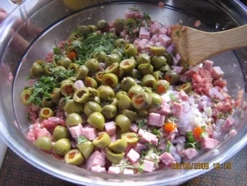 Rezept: Oliven-Hackbraten mit Oreganosoße Bild Nr. 3 Oliven-Hackbraten mit Oreganosoße - Rezept - Bild Nr. 3