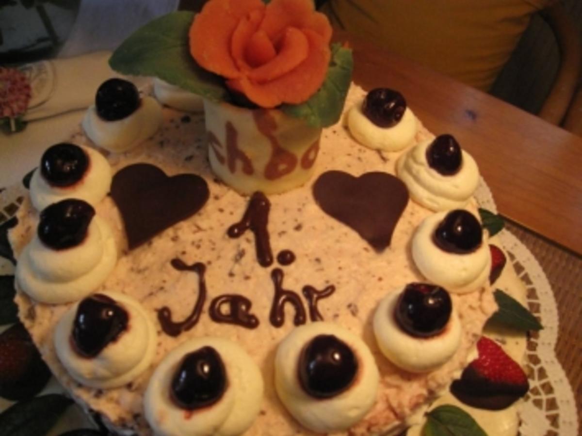 Geburtstagstorte zweistöckig Joghurt Schokoladen- Minztorte mit ...