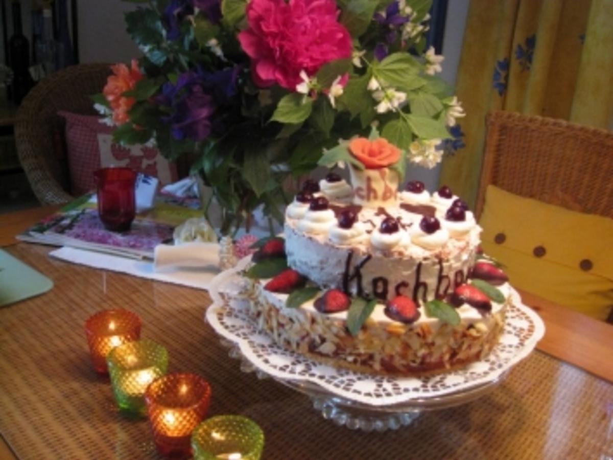 Geburtstagstorte zweistöckig Joghurt Schokoladen- Minztorte mit ...