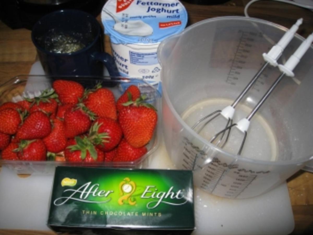 Geburtstagstorte zweistöckig - Joghurt-Schokoladen- Minztorte mit frischen Erdbeeren  & - Rezept - Bild Nr. 7