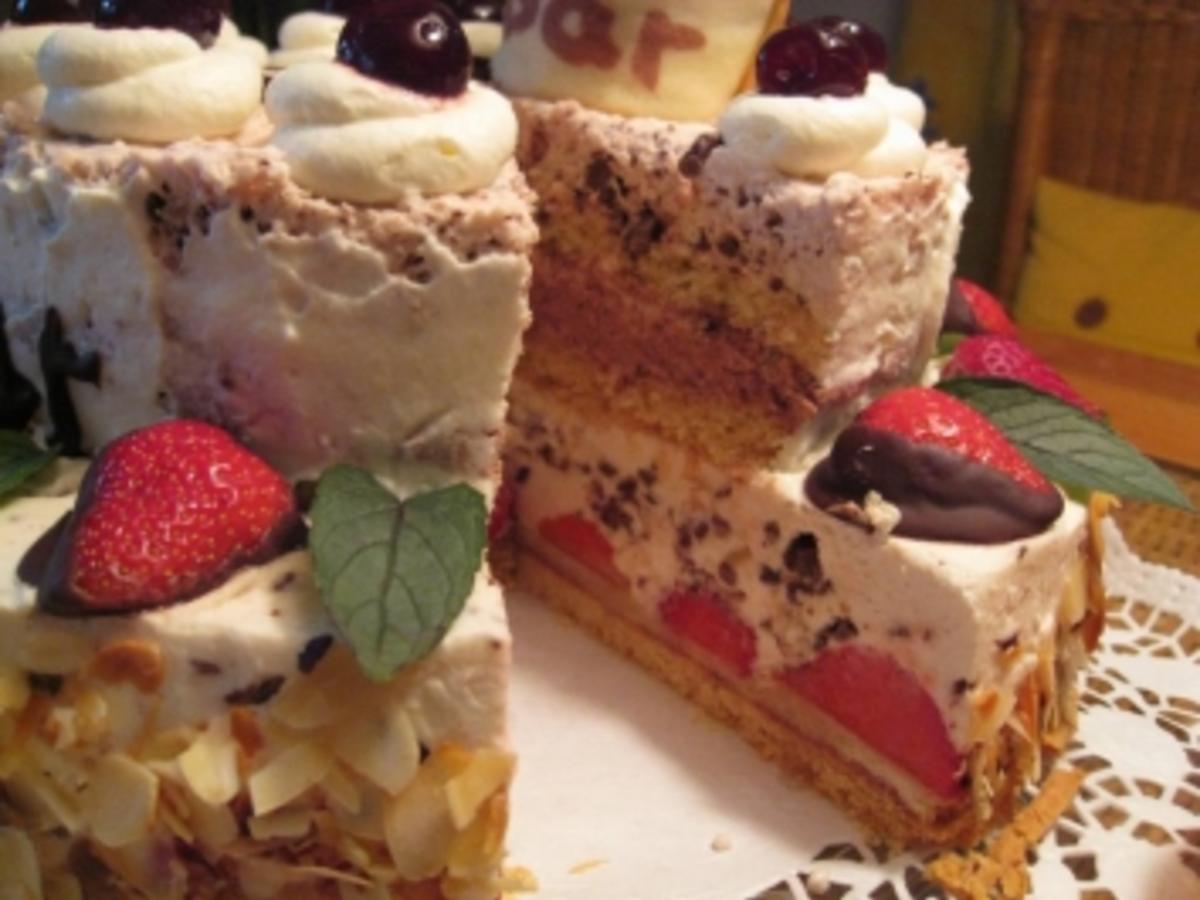 Geburtstagstorte zweistöckig Joghurt Schokoladen- Minztorte mit ...