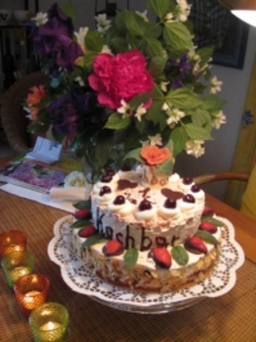 Geburtstagstorte zweistöckig - Joghurt-Schokoladen- Minztorte mit frischen Erdbeeren  & - Rezept - Bild Nr. 16
