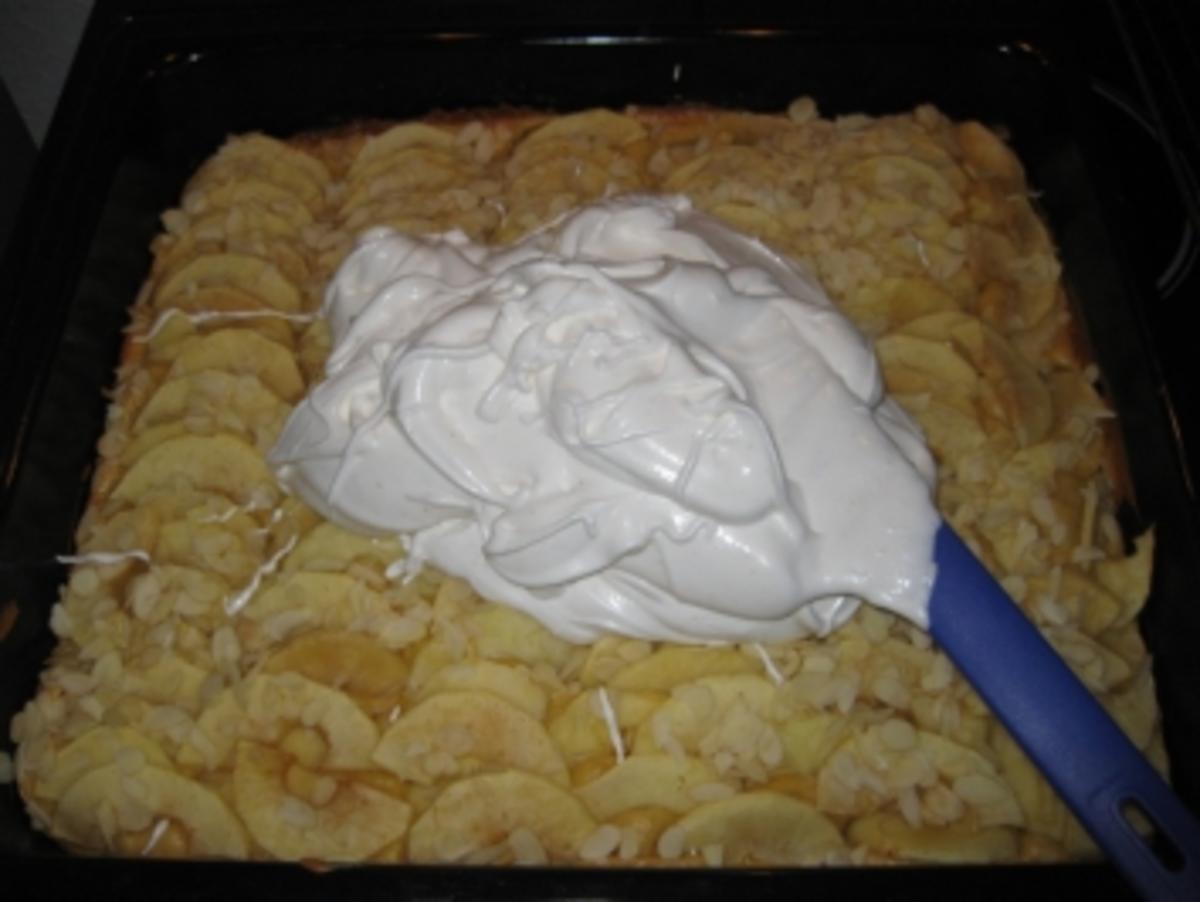 Apfel - Blechkuchen mit Erdnussbaiser - Rezept - Bild Nr. 3