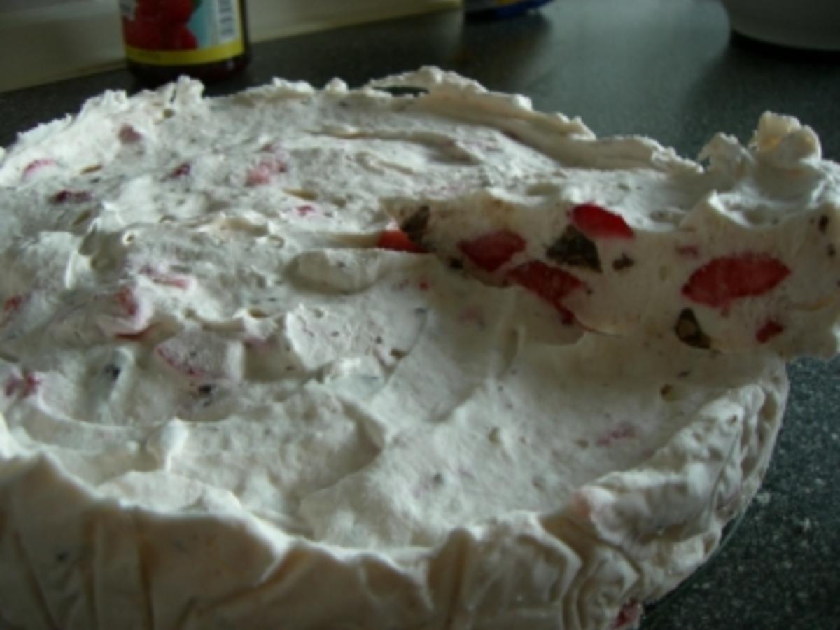 Torte : Ein Traum : Erdbeer Eistorte - einfach - 407 kcal/100g