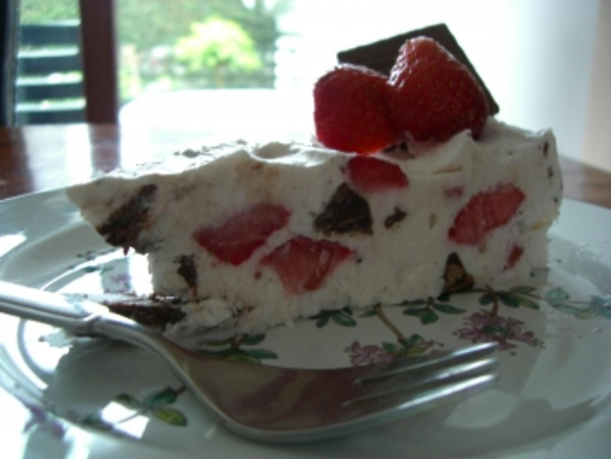 Torte : Ein Traum : " Erdbeer-Eistorte !! " - Rezept