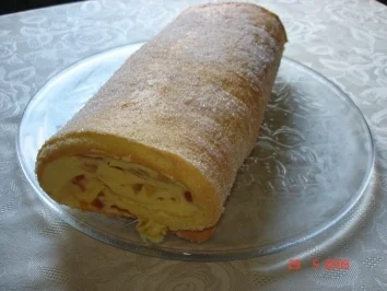 Rezept: Bisquitrolle mit Paradiescreme und Tropischer Fruchtcocktail Bisquitrolle mit Paradiescreme und Tropischer Fruchtcocktail - Rezept