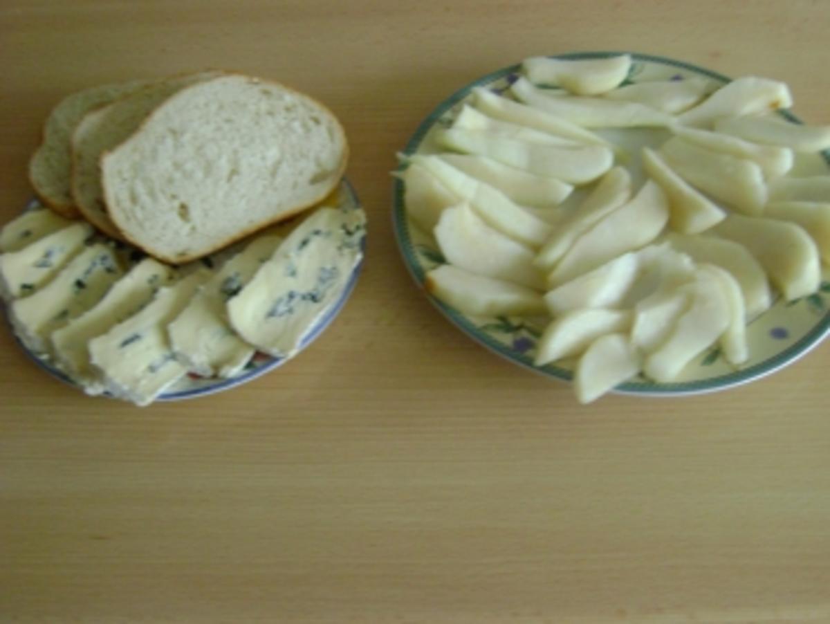 Rezept: Blauschimmelkäse auf Toast mit Birnen Blauschimmelkäse auf Toast mit Birnen - Rezept