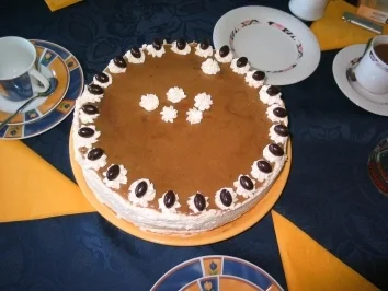 Rezept: Bisquittorte mit Kaffeecreme Bisquittorte mit Kaffeecreme - Rezept