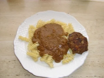 Nudeln mit Gehacktessoße - Rezept
