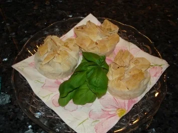 Rezept: Pikante Muffins mit Filo- / Yufkateig Pikante Muffins mit Filo- / Yufkateig - Rezept