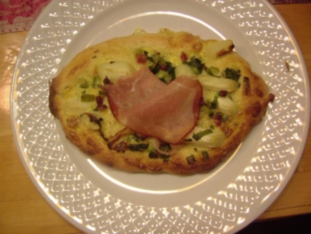 Spargel-Flammkuchen-Schiffchen - Rezept - kochbar.de
