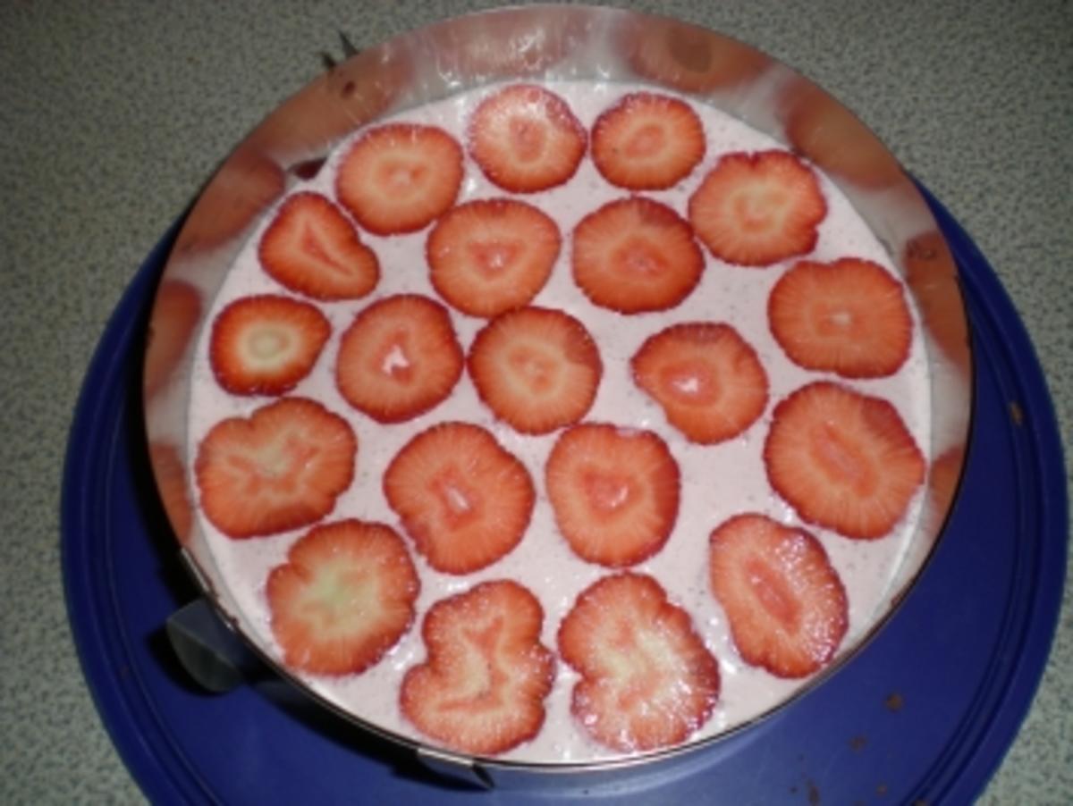 Erfrischende Erdbeer Torte mit Sauerrahm - Rezept - Bild Nr. 8