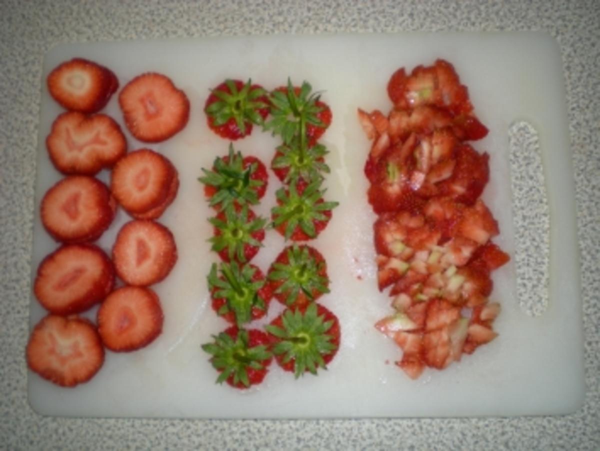 Erfrischende Erdbeer Torte mit Sauerrahm - Rezept - Bild Nr. 4