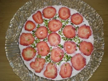 Erfrischende Erdbeer Torte mit Sauerrahm - Rezept - Bild Nr. 2