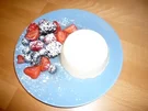 Mandelmousse mit frischen Beeren - Rezept