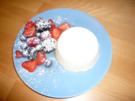 Mandelmousse mit frischen Beeren - Rezept