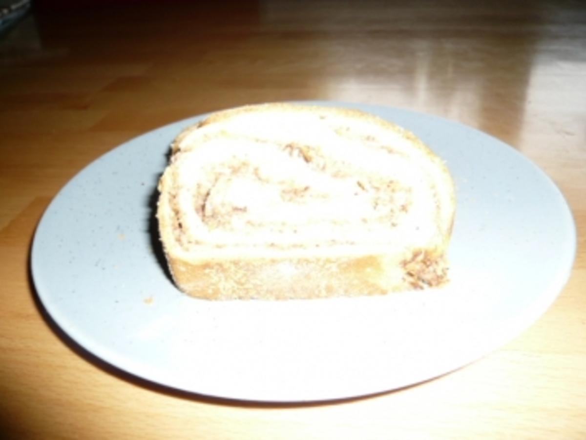 Hefezopf mit Nussfüllung - Rezept mit Bild - kochbar.de