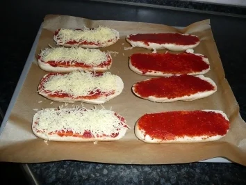 Rezept: schnelle Pizza-Brötchen Bild Nr. 2 schnelle Pizza-Brötchen - Rezept - Bild Nr. 2