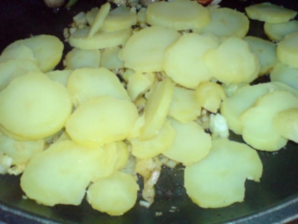 Bratwurstspießchen mit Bratkartoffeln - Rezept - Bild Nr. 8