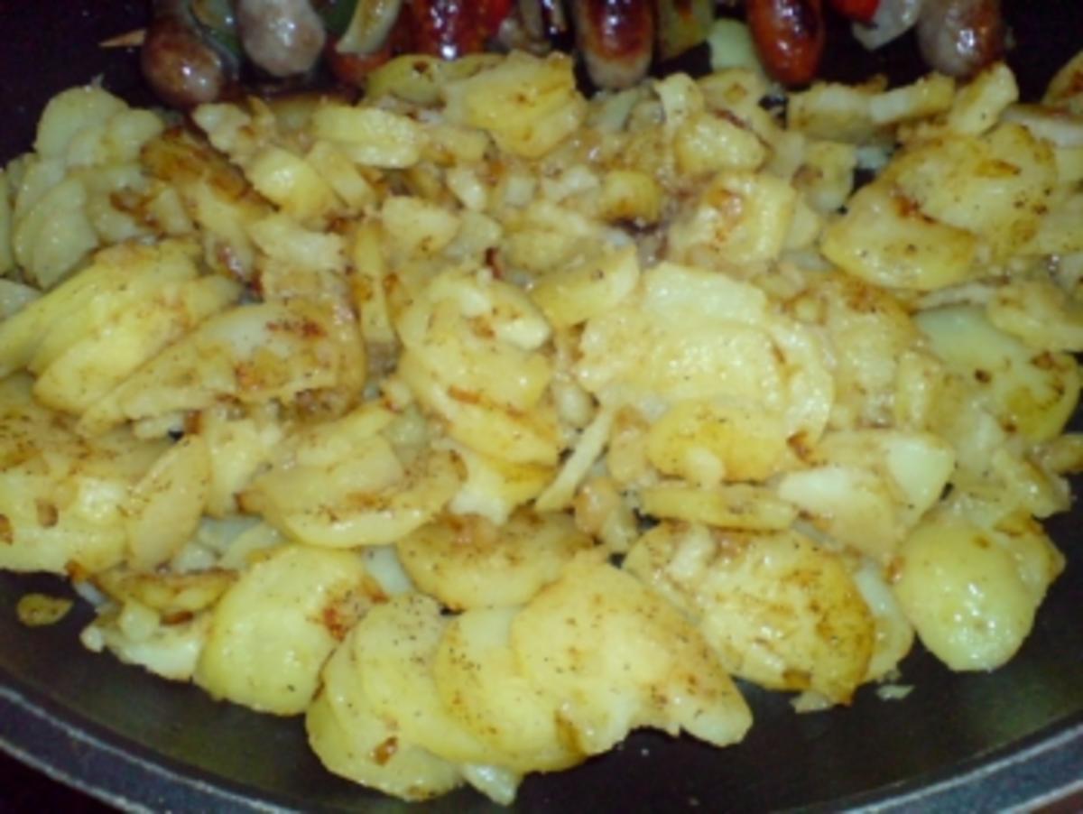 Bratwurstspießchen mit Bratkartoffeln - Rezept - Bild Nr. 10