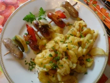 Bratwurstspießchen mit Bratkartoffeln - Rezept - Bild Nr. 3