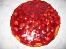 Käsekuchen mit Erdbeerspiegel - Rezept